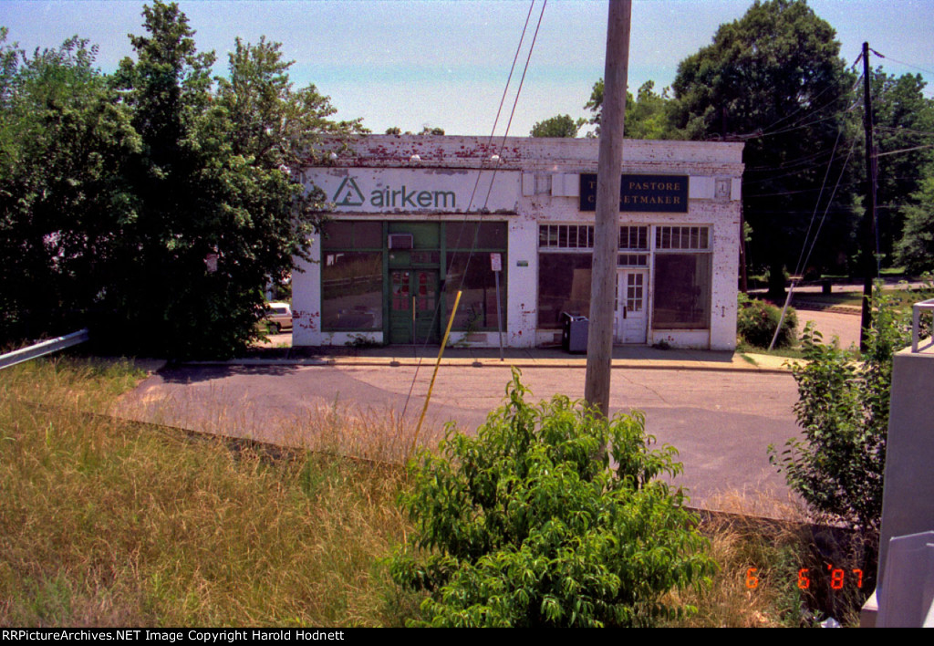 Businesses adjacent to the Boylan Bridge